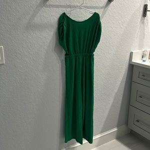 Adorable girls Zara jumpsuit with cutout sides.